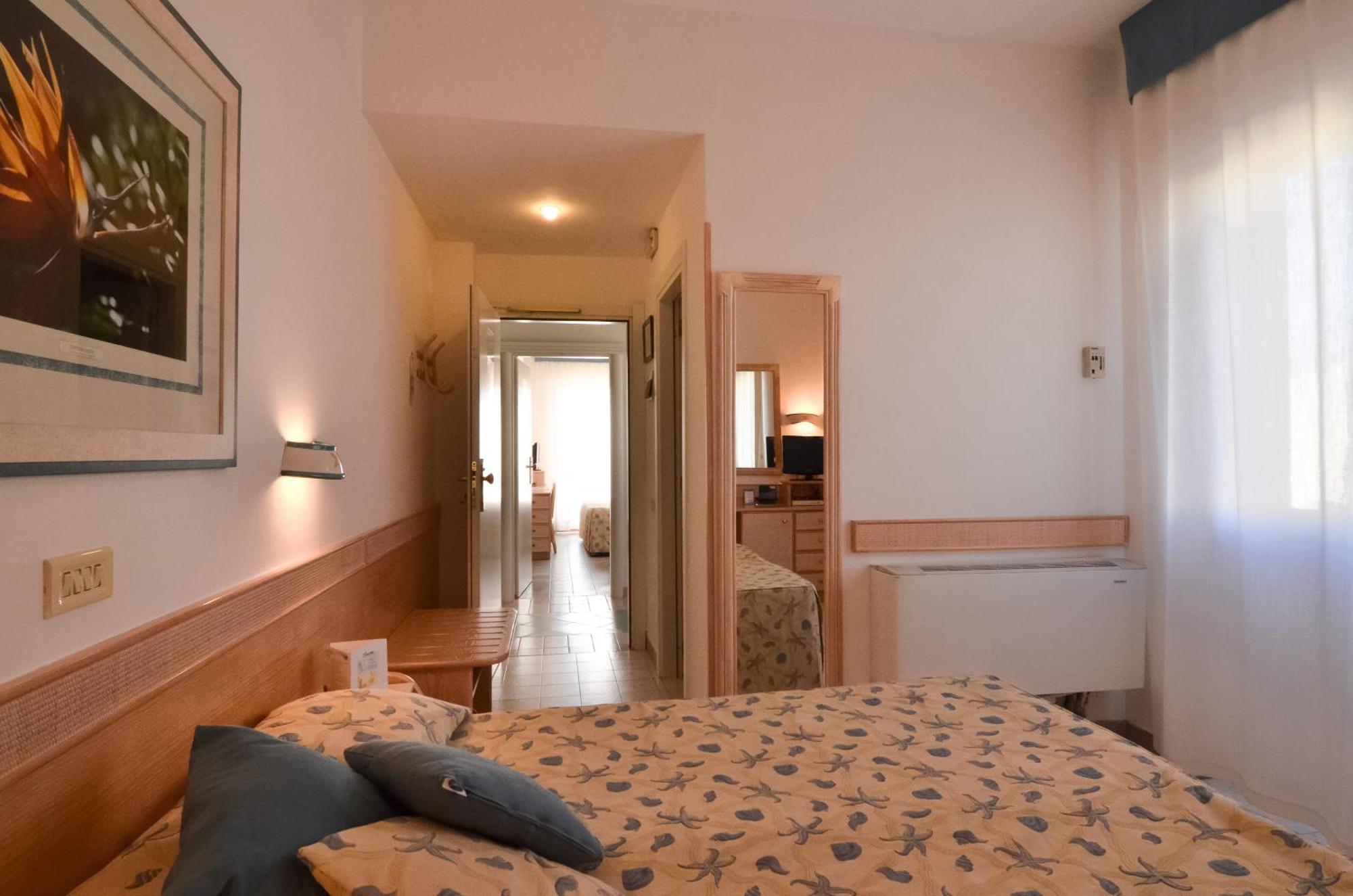 Hotel Aurora Sperlonga Luaran gambar